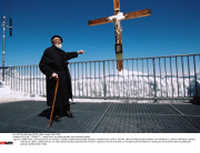 EXCLUSIF : ZERMATT : L'abbe Pierre au calme pendant ses vacances suisses.