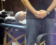 Britney Spears shaves her head