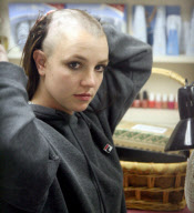 Britney Spears shaves her head