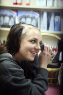 Britney Spears shaves her head