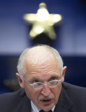 MOINS DE PAPERASSE POUR PLUS D'ECONOMIE : C'EST CE QUE PRONENT LES MINISTRES EUROPEENS CHARGES DES QUESTIONS DE COMPETITIVITE REUNIS A BRUXELLES