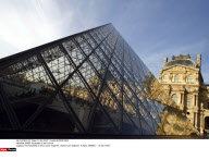 PARIS: Pyramide of the Louvre
