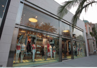 RODEO DRIVE in Beverly Hills: A luxury shopping mile