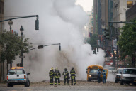 Massive steam pipe explosion in midtown Manhattan