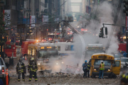 Massive steam pipe explosion in midtown Manhattan
