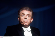 FRA:CONCERT DECONCERTANT AU THEATRE DES   ARTS A ROUEN (SHOW BIZ) (VOIR SUIT