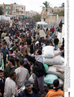 GAZA: Palestinians flood into Egypt after border blasts