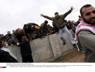 GAZA: Palestinians flood into Egypt after border blasts