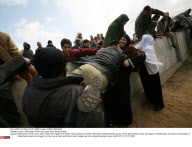 GAZA: Palestinians flood into Egypt after border blasts