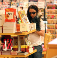 Britney Spears at sex shop!!!!
