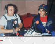 PARIS/COLUCHE SUR EUROPE 1 "RESTAURANT D  COEUR"