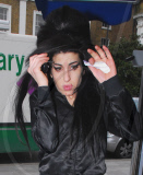 AMY WINEHOUSE ARRIVES HOME