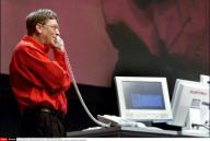 NOUVELLE ORLEAN:MICROSOFT'S BILL GATES    TALKS ON INTERNET PHONE AT ENGINEERING