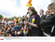 PARIS: Beijing Olympics flame, Demo on the Trocadero