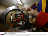 VATICAN: Swiss Guards swear in