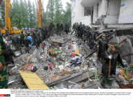 DUJIANGYAN: Earthquake hits a middle school