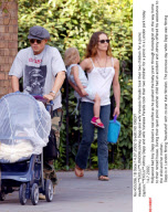 **EXCLU**LONDON:Johnny Depp and wife Vanessa Paradis took their two children