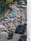 NAPLES : Chronic trash problem