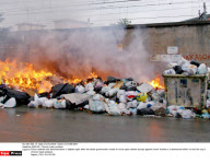 NAPLES : Chronic trash problem