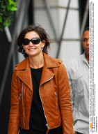 KATIE HOLMES ON SHOPPING TOUR IN BERLIN