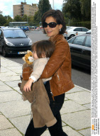 KATIE HOLMES ON SHOPPING TOUR IN BERLIN