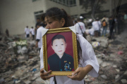 China Mourns Childrens' Deaths from Earthquake