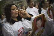 China Mourns Childrens' Deaths from Earthquake