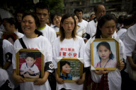 China Mourns Childrens' Deaths from Earthquake
