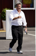 Actor DUSTIN HOFFMAN shopping at 'Country Mart' in Brentwood
