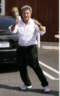 Actor DUSTIN HOFFMAN having fun at 'Country Mart' in Brentwood