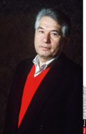 FRA/ TCHINGUIZ AITMATOV EN SEANCE DE POSE