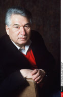FRA/ TCHINGUIZ AITMATOV EN SEANCE DE POSE