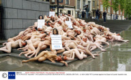 PETA PROTEST AGAINST THE QUEEN'S GUARDS' BEARSKIN HATS, LONDON, BRITAIN - 21 MAY 2006