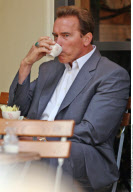 EXCL.: Governor ARNOLD SCHWARZENEGGER and his daughter CHRISTINA having breakfast
