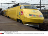 FRANCE :Le TGV de l'operation "pieces jaunes"  a  Chartres.