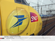 FRANCE :Le TGV de l'operation "pieces jaunes"  a  Chartres.
