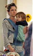 EXCL.: Actress AMANDA PEET and her family arriving at Vancouver airport