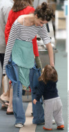 EXCL.: Actress AMANDA PEET and her family arriving at Vancouver airport