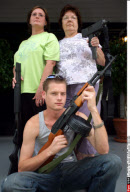 LA: NEW ORLEANS RESIDENTS PROTECT THEIR HOMES