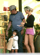 EXCLUSIVE. Johnny Hallyday, Laeticia and Jade Back in L.A.
