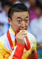 OLY-CHINA-BEIJING-TABLE TENNIS-MEN'S SINGLES-AWARDING (CN)