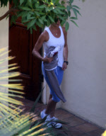 Jennifer Aniston in spandex leaves the gym!!!