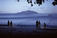 FISHERMEN, BEAU VALLON BEACH, MAHé ISLAND, SEYCHELLES