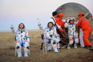 Chinese Spacecraft Shenzhou 7 Lands in North China