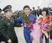 (3)CHINA-BEIJING-SHENZHOU-7-TAIKONAUTS-BACK TO BEIJING (CN)