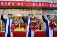 (2)CHINA-INNER MONGOLIA-SHENZHOU-7-CREW-BACK TO BEIJING (CN)