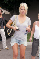 Sexy actress SOPHIE MONK shows off her thigh cellulite