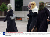 MOSLEMS ATTEND FRIDAY PRAYERS AT REGENTS PARK MOSQUE FOLLOWING BOMBINGS IN LONDON, BRITAIN - 08 JUL 2005