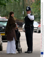 POLICE ANTI TERRORIST OPERATION CONNECTED TO THE ATTEMPTED LONDON BOMBINGS, NOTTING HILL, LONDON, BRITAIN - 29 JUL 2005