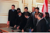 VIENNA:CHANCELLY SIGNING THE GOVERNMENT ACCORD BETWEEN OVP & FPO OF JOERG HAIDER.